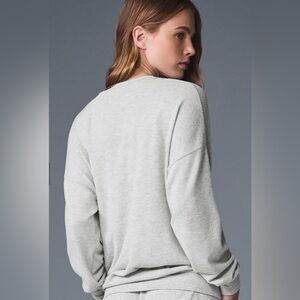 ALO Yoga Soho Pullover Athletic Heather Grey Crewneck Sweater - XS size estimate